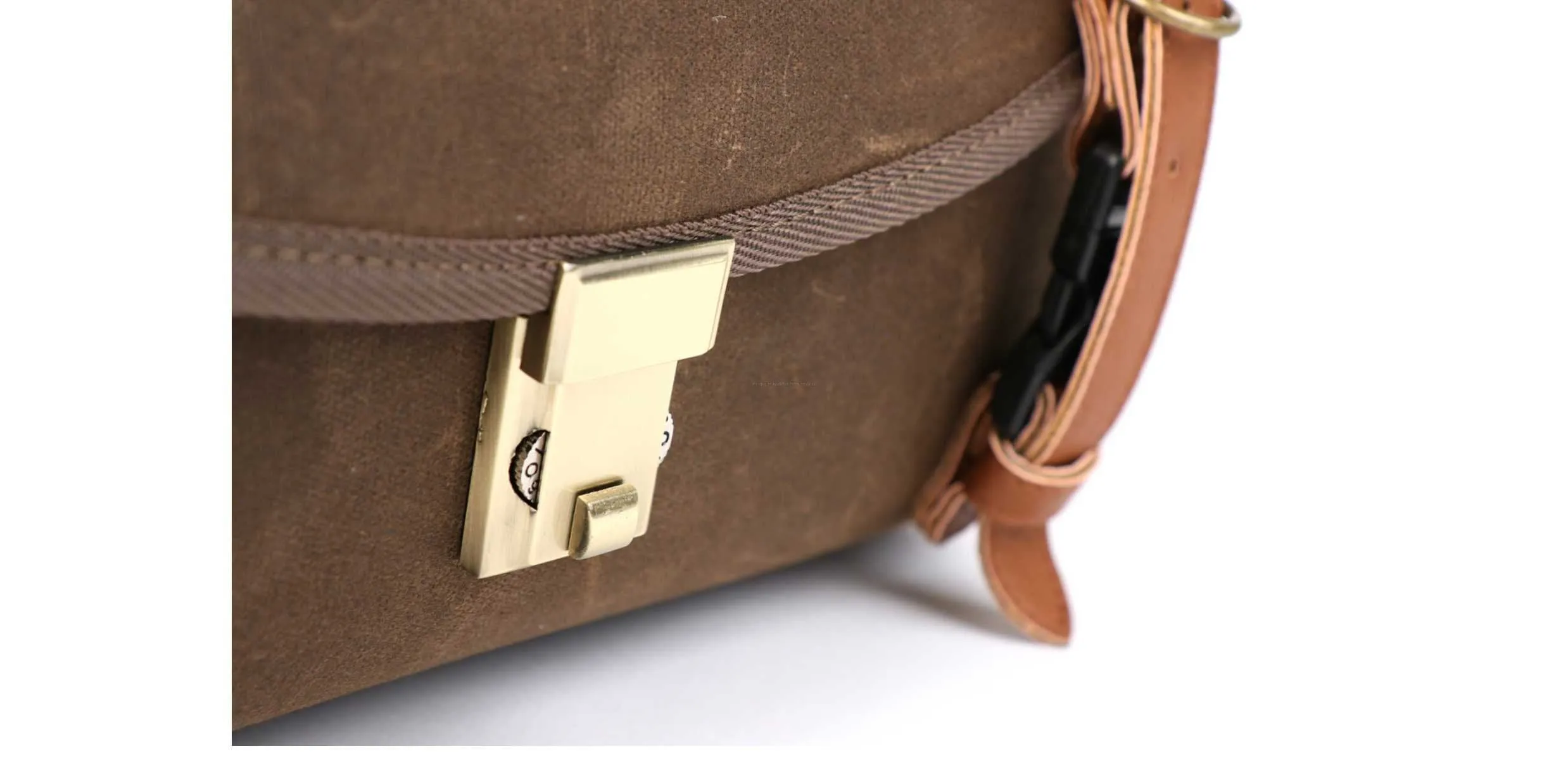 Bag/ Case Small for Carrier MOTO NOSTRA Brown | Vespa GTS/GTV/ LX/LXV/ ET4/S/ Sprint/ Primavera 125-300cc