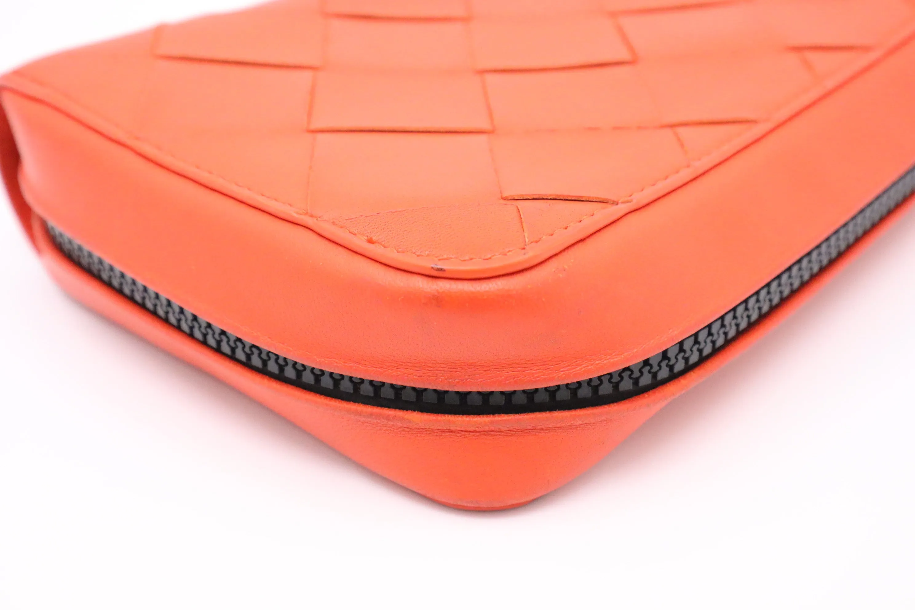 Bottega Veneta Maxi Clutch in Orange Intrecciato Leather