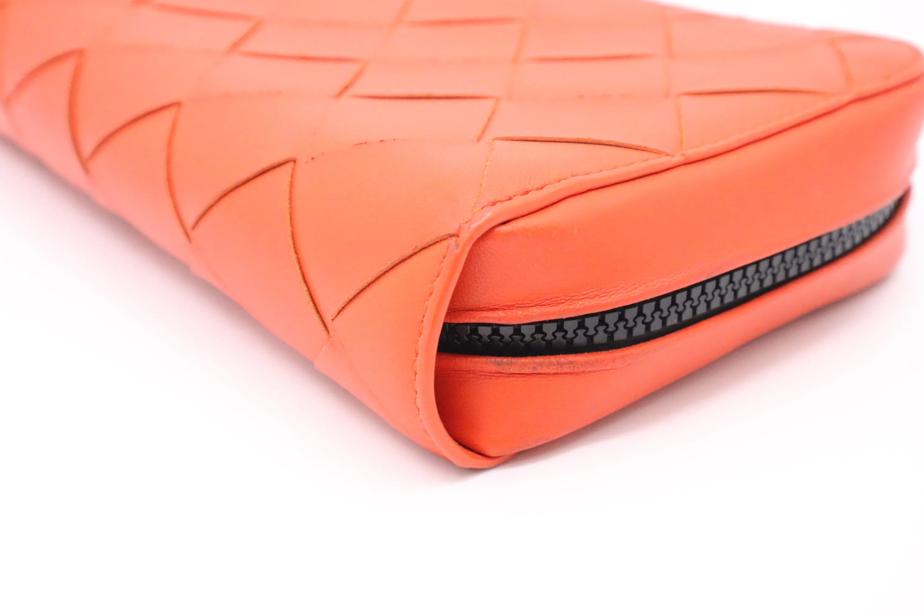 Bottega Veneta Maxi Clutch in Orange Intrecciato Leather