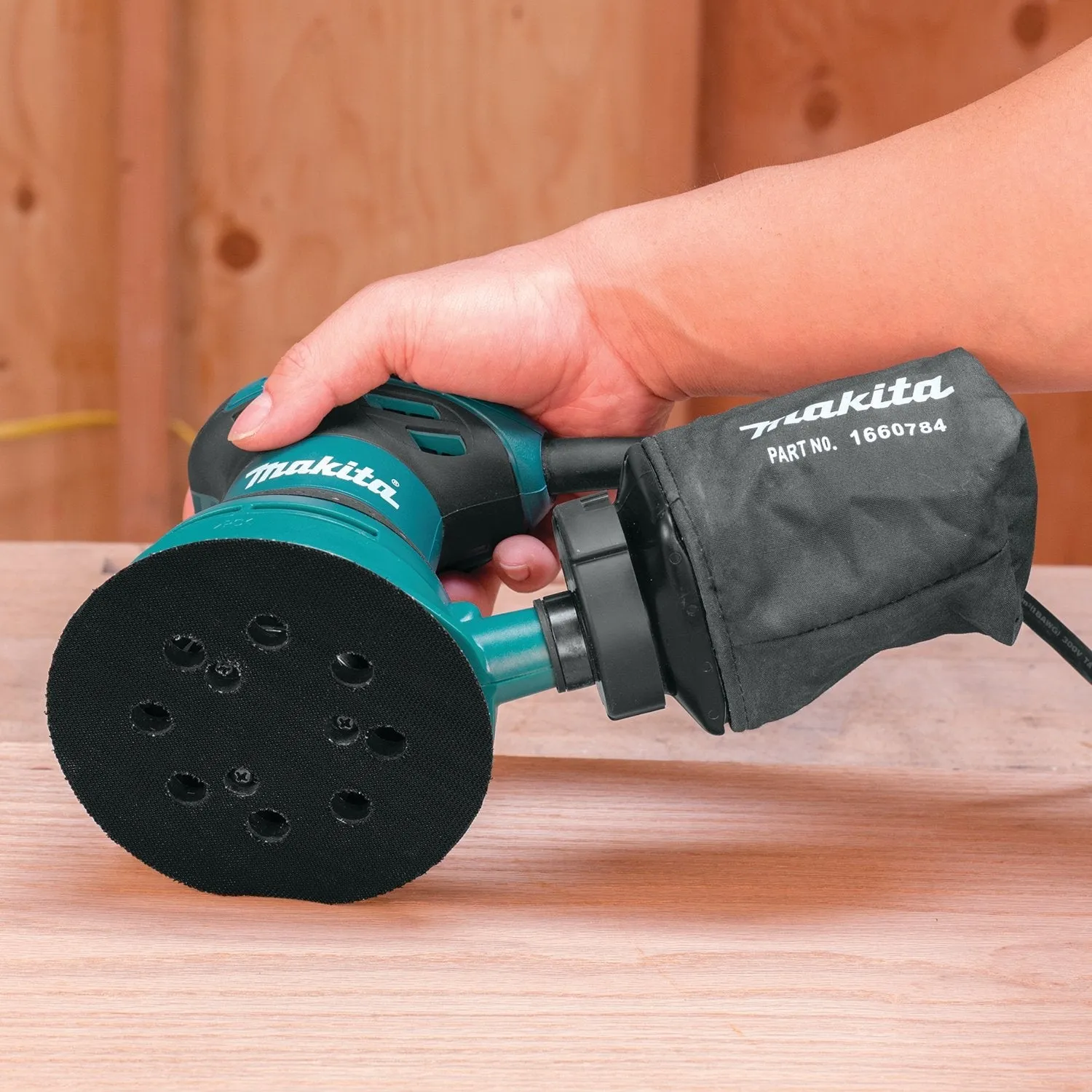 Makita (BO5030K-R) 5" Random Orbit Sander, with Tool Case (Factory Reconditioned)