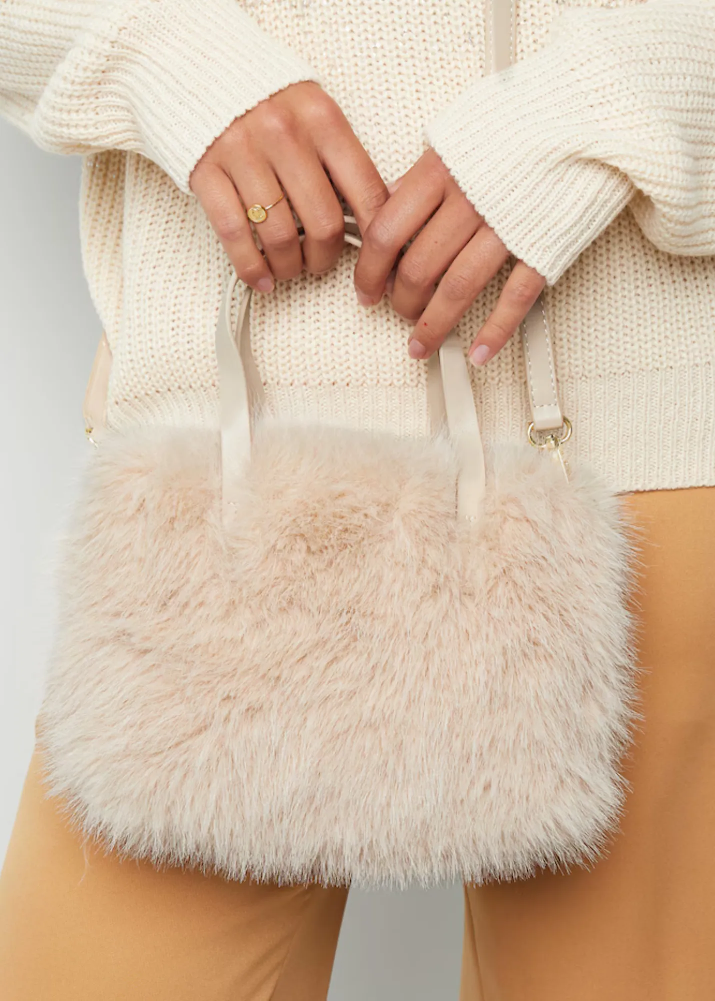 The Edit - Fluffy Handbag in Fuchsia